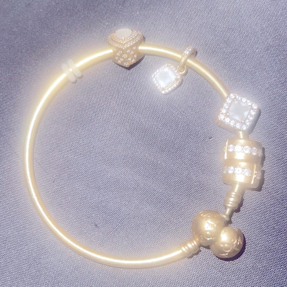 Pandora 14kt gold bracelet w/4 14kt charms